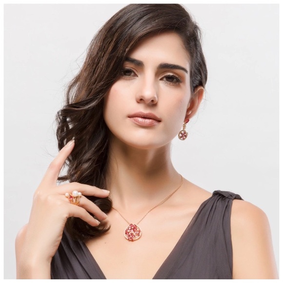 Swarovski Crystals The Aasta Necklace - Picture 4 of 5